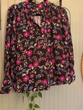Ann Taylor size Large petite-Black Floral Long-Sleeve Blouse